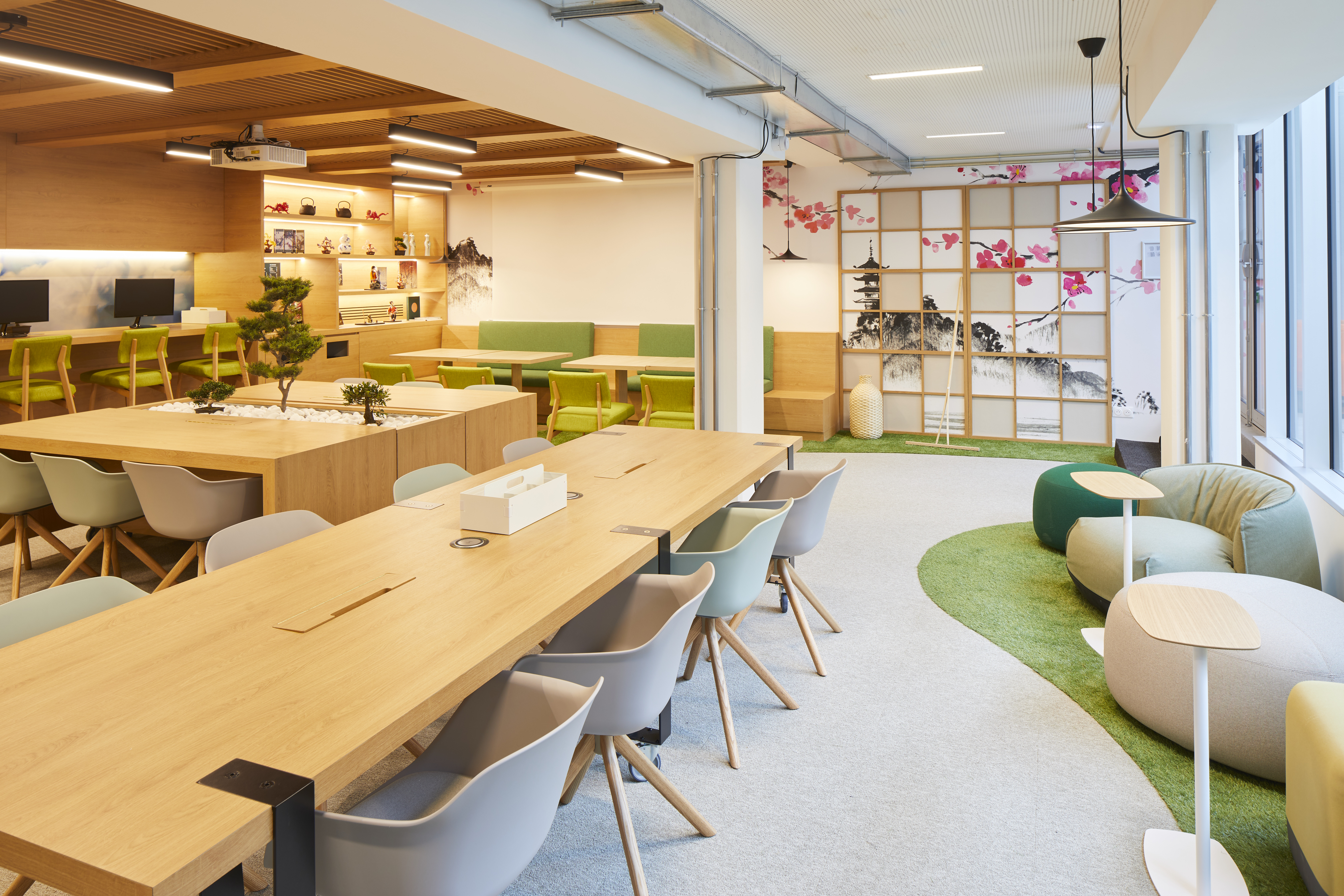 L'ambiance zen de cette salle silencieuse de coworking est très inspirée de la présence historique du quartier chinois près de Tolbiac.