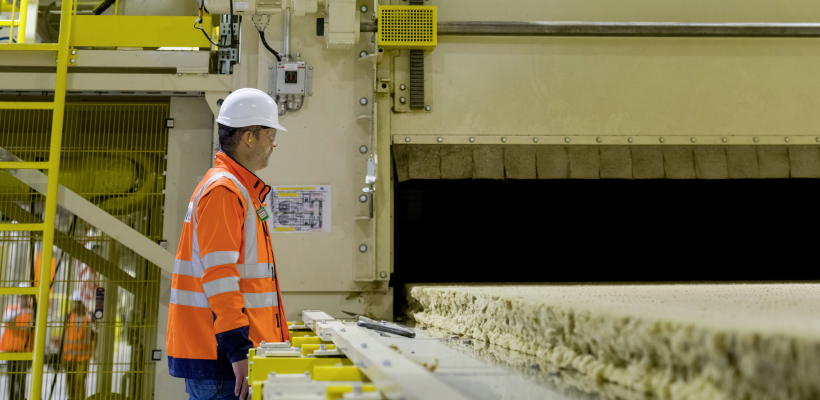 110 000 tonnes de laine de roche seront produites chaque année dans l'usine. 