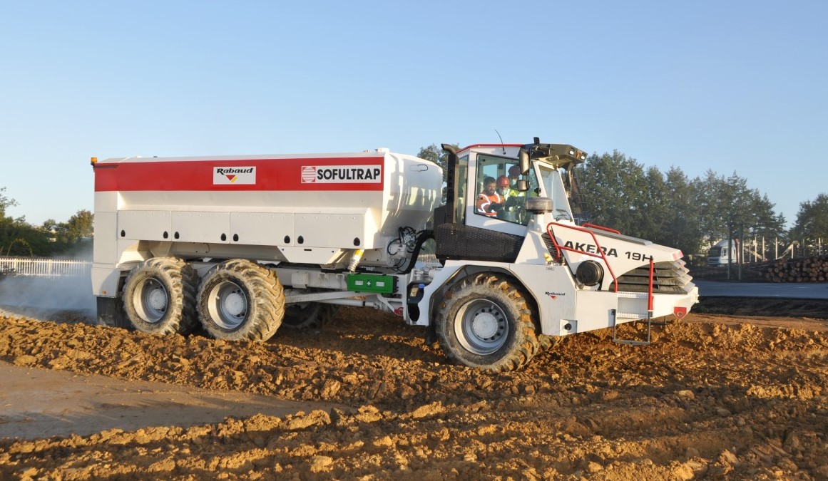 L'épandeur  dispose d’un moteur Volvo Penta TAD 883 VE Phase V d’une puissance de 223 kW..