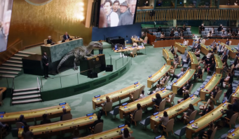 United Nations Development Programme (UNDP) a dévoilé court métrage mettant en scène un dinosaure interpellant les dirigeants mondiaux à la tribune de l'Assemblée générales des Nations Unies.