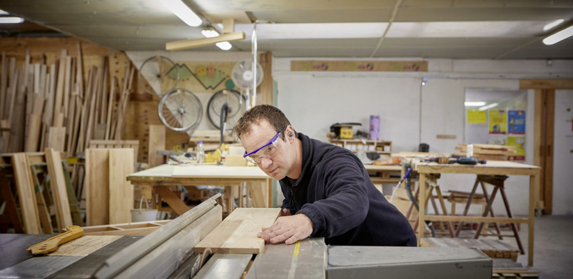 L'atelier de Mobil Wood dans l'Yonne est spécialisé dans le travail du bois massif. 