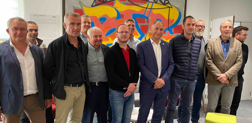 Les membres du club présents à Marseille, de gauche à droite, Christophe Bonhomme, Nicolas Ecale, Pascal Cassien, Benoît Filard, Jean-Claude Ecale, Sébastien Schamber, Jean-Marc Taïeb, Franck Perraud, Guillaume Oswald, Alain Quenel, Didier Lenoir et Antonyn Sorel. 