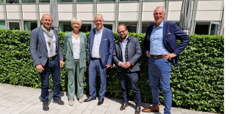 Patrice Ponte, Anne-Sophie Panseri, Philippe Séas, Guillaume Halphen et Pascal Cros. 