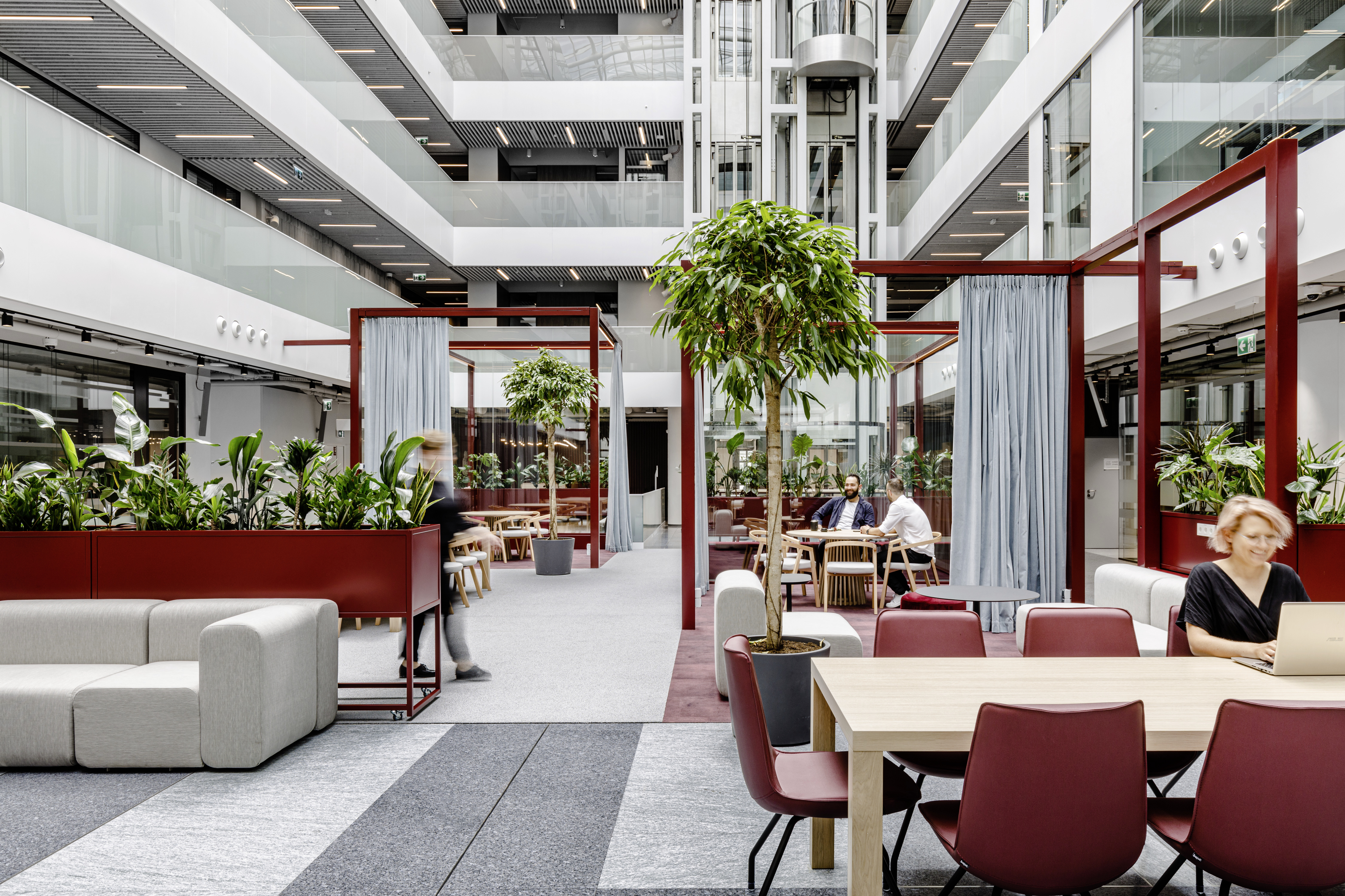 Dans les bureaux de Generali, ranimer l'immensité