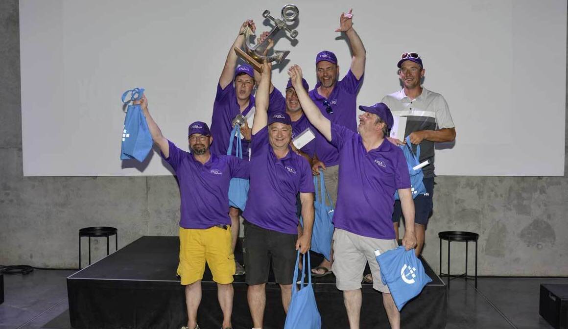 Le bateau Friax sur la première marche du podium au classement général.