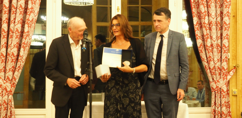 Au centre Laura Fedele, première femme à recevoir le prix des femmes dans le secteur du Froid.