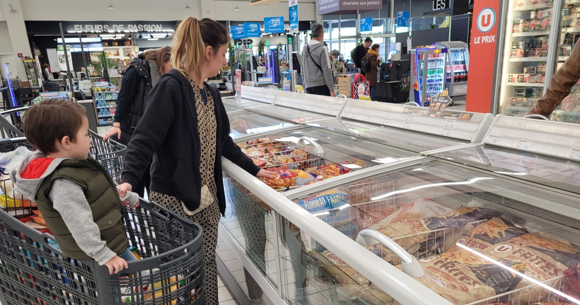 Les Français fréquentent en moyenne quatre enseignes alimentaires différentes pour leurs courses annuelles. Soit une de moins par rapport à l’année dernière.