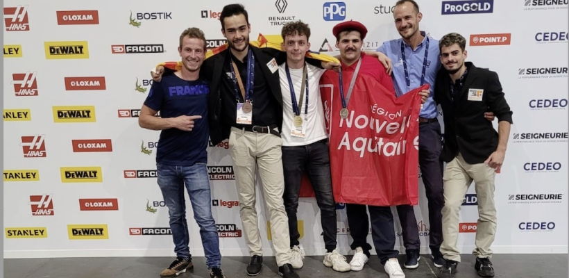 De gauche à droite, Francis Perrot-Minnot (coach), Jules Cassien (médaille de bronze), Julien Abilard (médaille d'or), Baptiste Girault (médaille d'argent), Lucas Goetschy (coach) et William Lassalzede (préparateur mental et technique). 