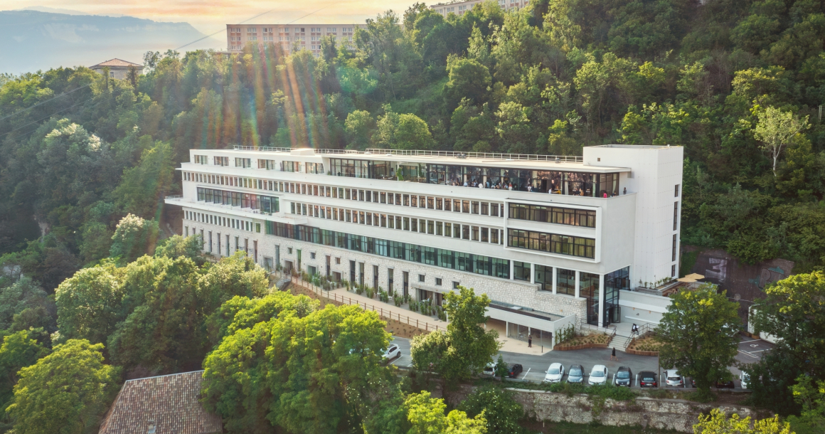 Laisser à l'abandon pendant des années l'ancien institut Dolomieu a été entièrement rénové. 