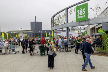 Le supermarché dont l’inauguration a précédée de deux mois celle du centre d’application, est exploité par la chaîne de magasin danois Coop 365