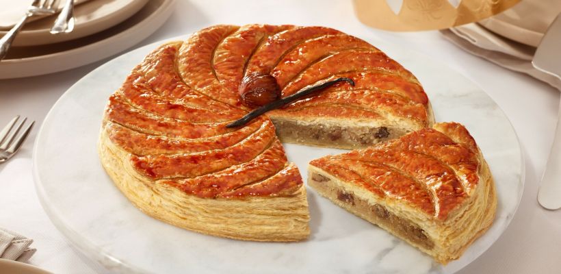 En photo, la galette Marron Vanille, L'une des deux recettes créées et signées par le chef, qui seront proposées par Neuhauser pour l'Epiphanie 2025.