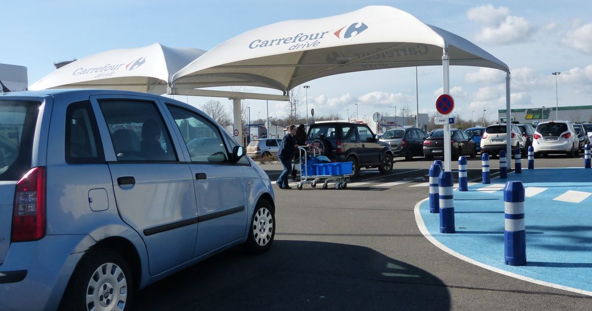 Le drive continue à surperformer sur la catégorie des surgelés, comme ici chez Carrefour Drive, avec un indice de 133 par rapport à la moyenne du marché PGC Frais Libre-Service. © Le Monde du Surgelé