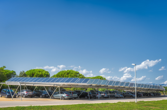 Parking avec ombrières photovoltaïque