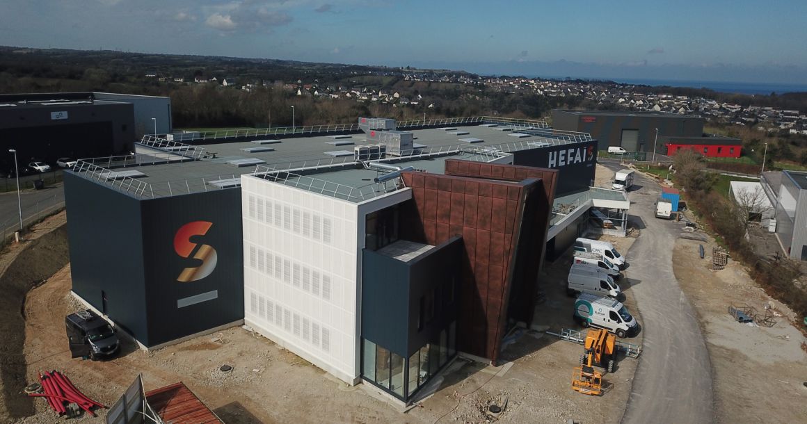 L'ouvrage, destiné à former soudeurs et soudeuses à forte compétence, multiplie les revêtements de façades.