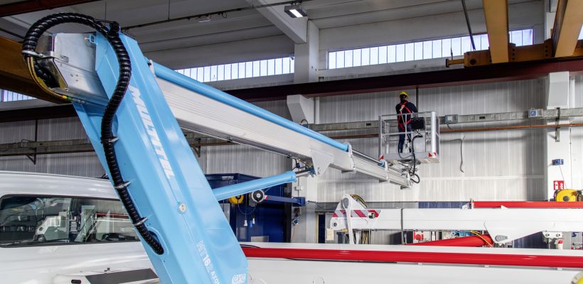 La nacelle MT 162 Axon offre une hauteur de travail de 16,2 m, un déport horizontal maximal de 11,20 m avec une charge utile de 80 kg et de 7,40 m avec une charge utile de 250 kg.