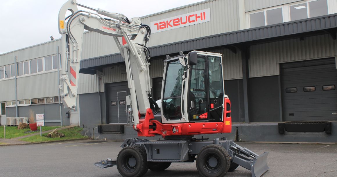 Disponible en version standard équipée d’une flèche monobloc, la pelle compacte Takeuchi TB370 W est également déclinée en version volée variable afin de répondre à toutes les demandes. 