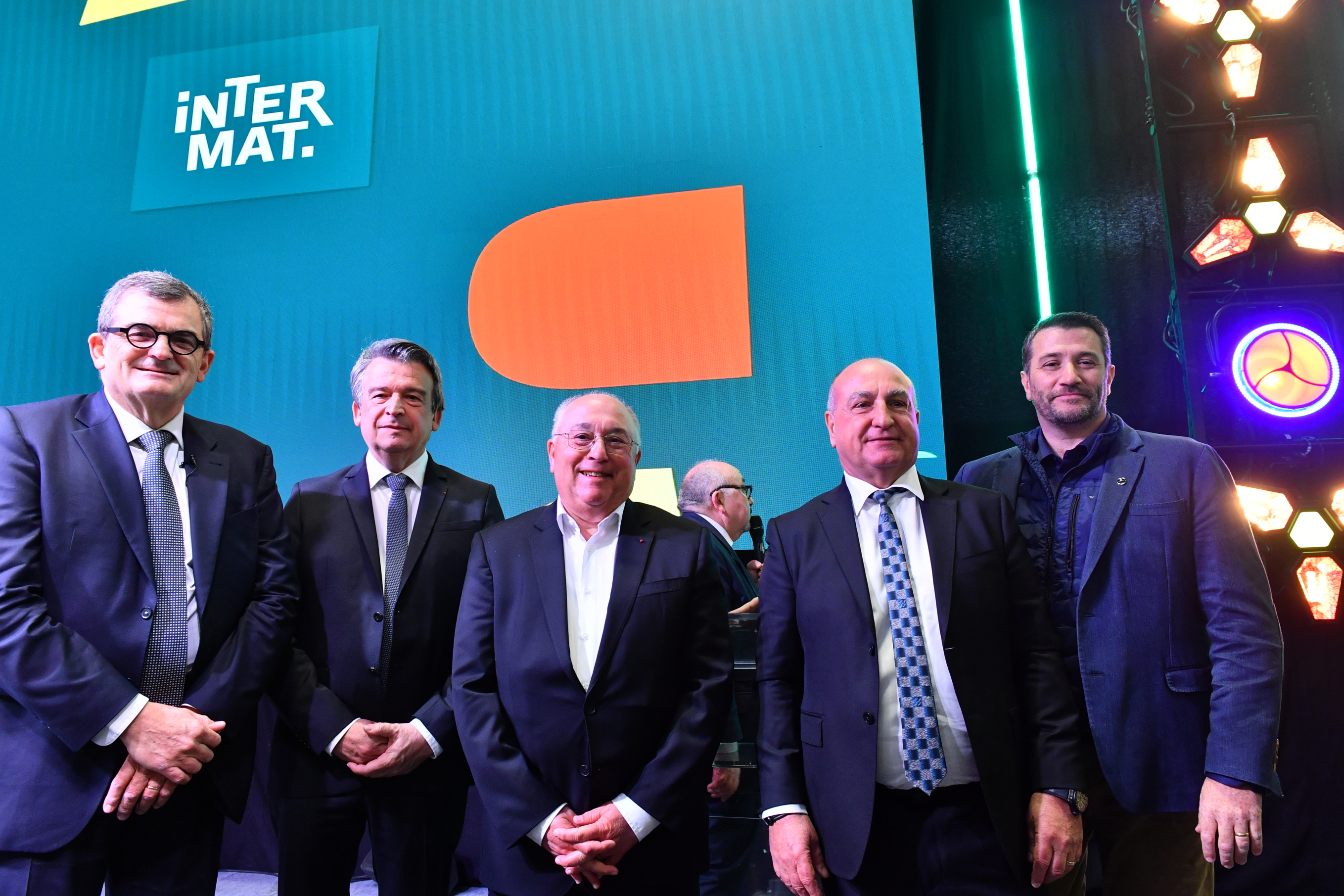 De gauche à droite, Philippe Cohet, président de DLR, Olivier Salleron, président de la FFB, Jean-Claude Fayat, président d’Evolis, Alain Grizaud, président de la FNTP et Davy Guillemard, président du Seimat.