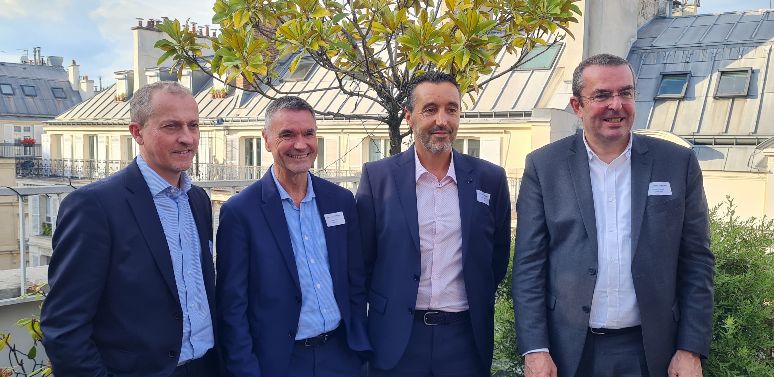 De gauche à droite : Olivier Vincent, directeur général du groupe Lorillard, Thierry Luce, président, Yannick Morvan, co-fondateur de Pro-Fermetures et Pierre Lorillard, directeur général délégué au commerce, au marketing et à la Communication.