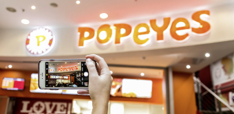 2023 confirme l’intérêt des enseignes étrangères pour le marché français, à l’image de Popeyes.