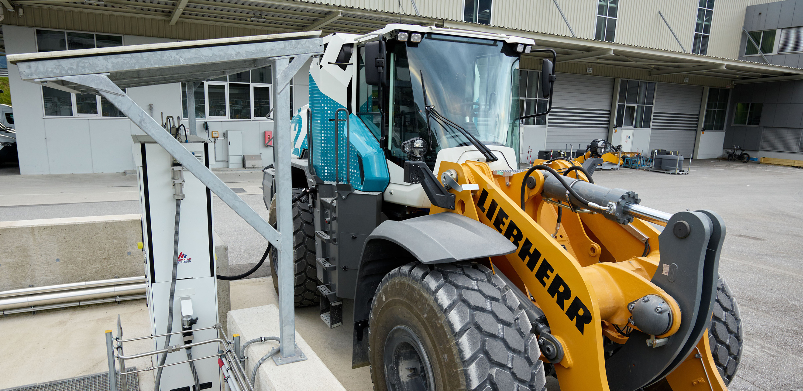 Liebherr présente la première grande chargeuse sur pneus équipée d’un moteur à hydrogène et première station-service à hydrogène à Salzbourg