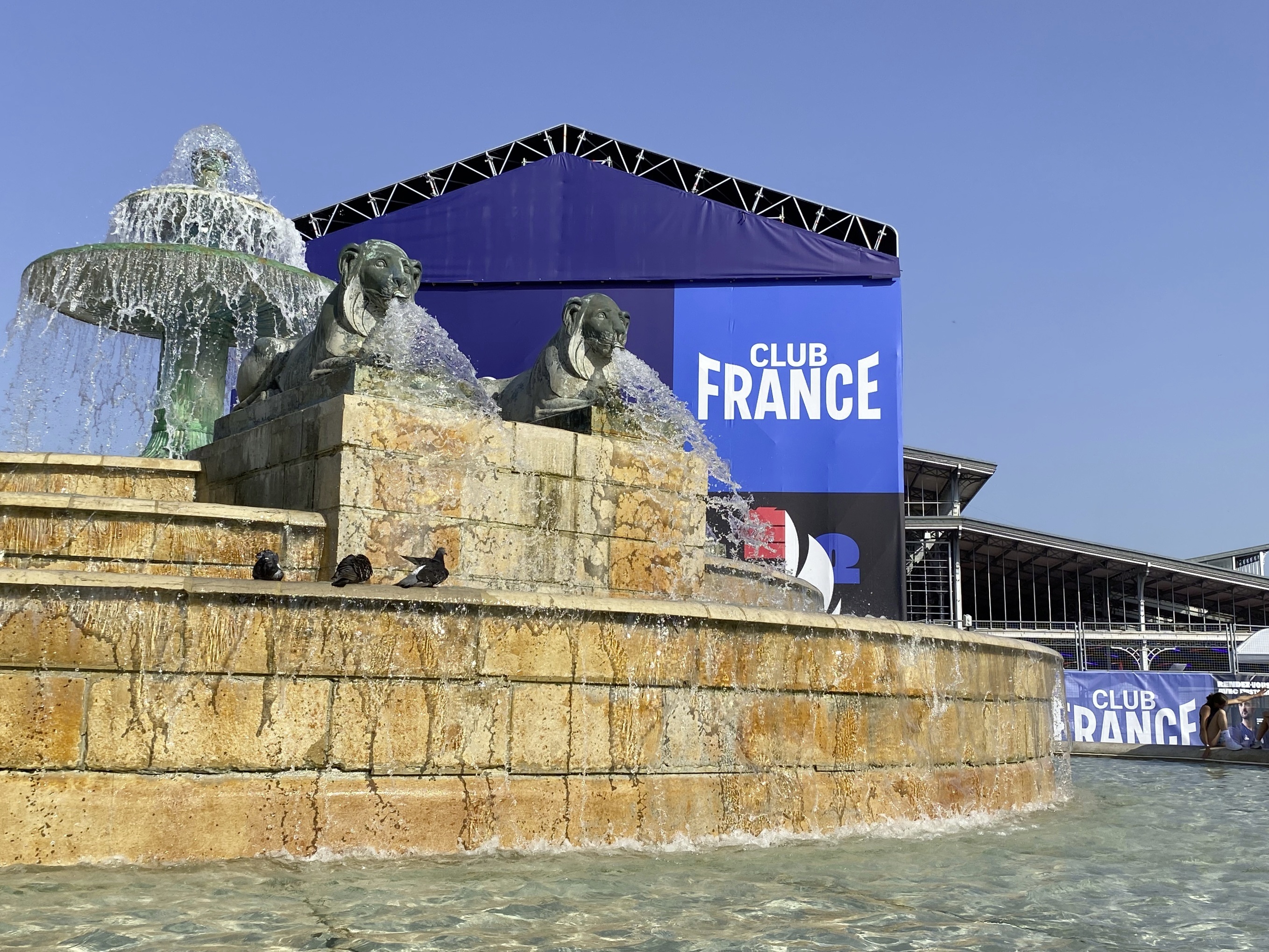 Depuis le 26 juillet, le Club France réunit les supporters de la délégation française dans la Grande Halle de la Villette à Paris.