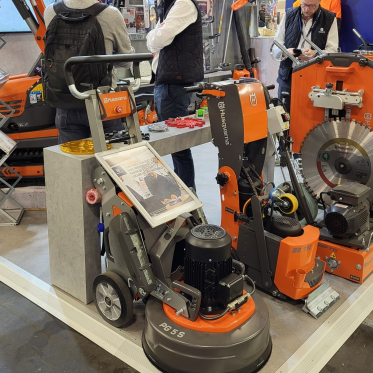 Le stand d'Husqvarna à Batimat abritait plusieurs nouveaux produits.