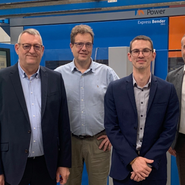 Une transmission sur les rails - De gauche à droite : Frédéric Covin, Président Directeur Général, Richard Comby, Olivier Deloison, Directeur commercial et Sébastien Comby.