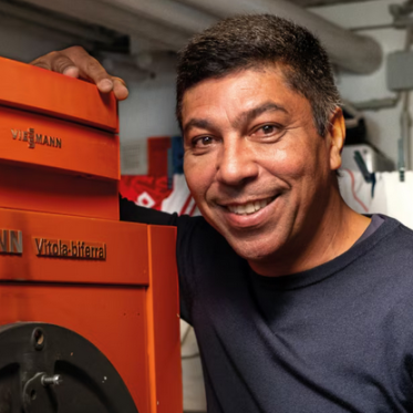 La star du FC Munich à la fin des années 90 Giovane Elber s'associe à la marque Viessmann.