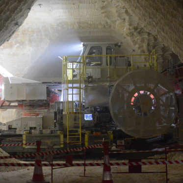 Depuis avril 2024, un MT520 de Sandvik est utilisé par Placo dans sa carrière souterraine de Cormeilles-en-Parisis. La machine est chargée de tracer les galeries dans le gypse.