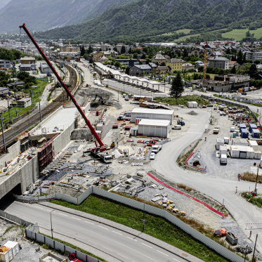 Le chantier de l’interconnexion ferroviaire de St-Jean-de- Maurienne s’insert dans un environnement contraint.