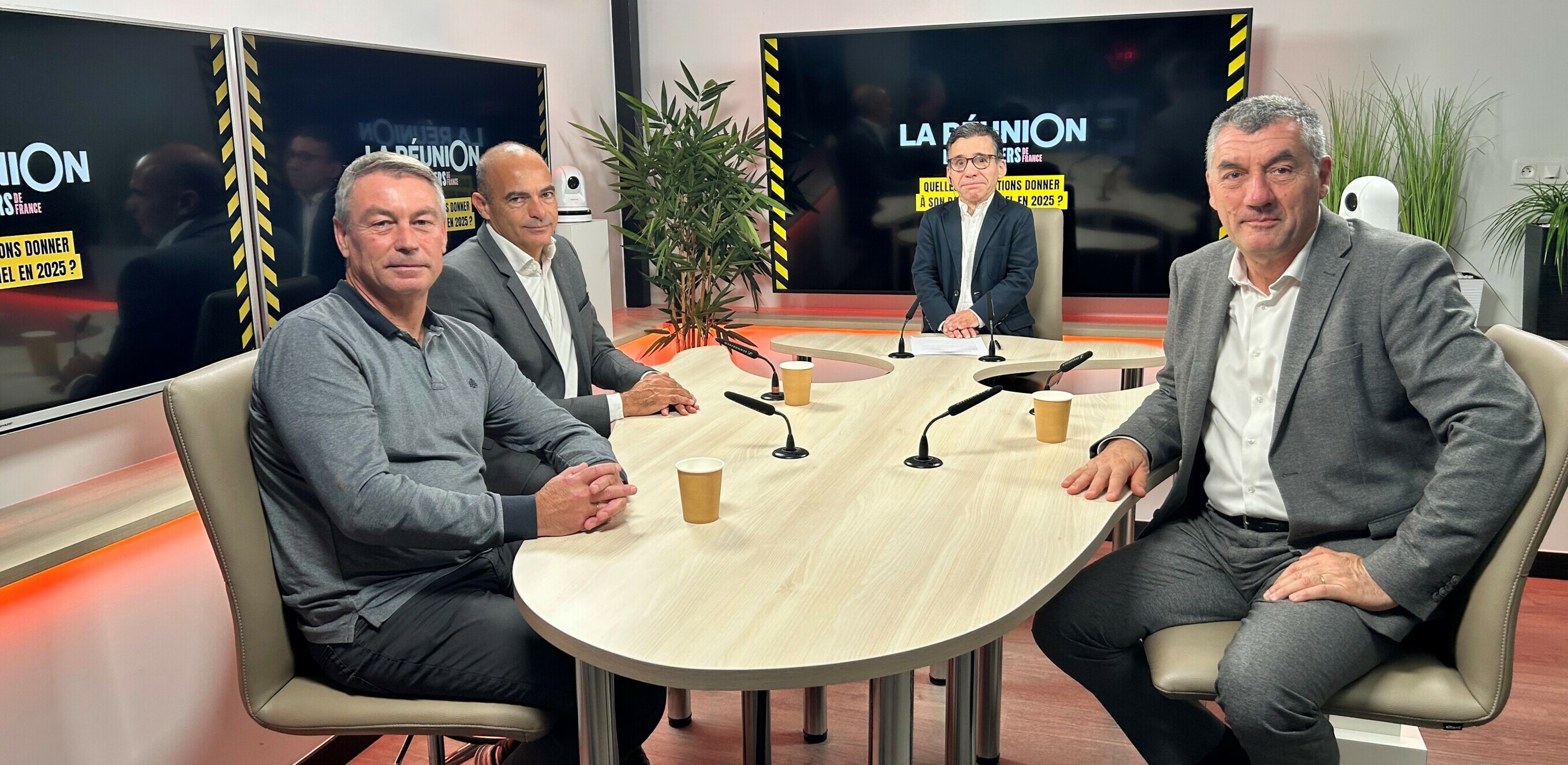 De gauche à droite : Pascal Reimat, directeur matériel de Buesa ; Raphaël Boza, directeur matériel de Razel-Bec ; Jean-Noël Onfield et Didier Thévenard, directeur matériel de Vinci Construction.