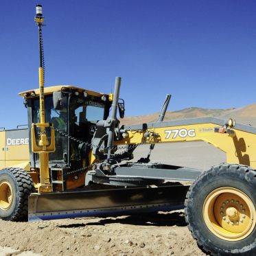 L'application Trimble Earthworks pourra être installée d'usine sur les niveleuses John Deere.