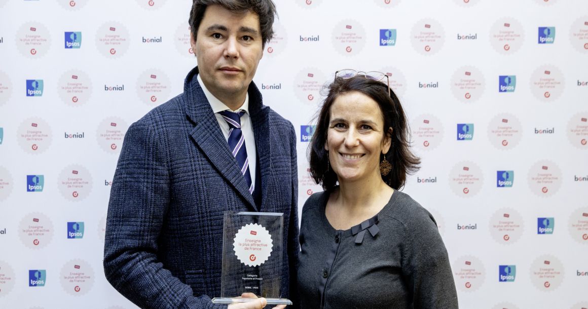 Adrien Peyroles, directeur général de Bureau Vallée, et Caroline Dupoizat, directrice marketing, expérience client et communication, lors du Bonial Day le 5 décembre 2024. 