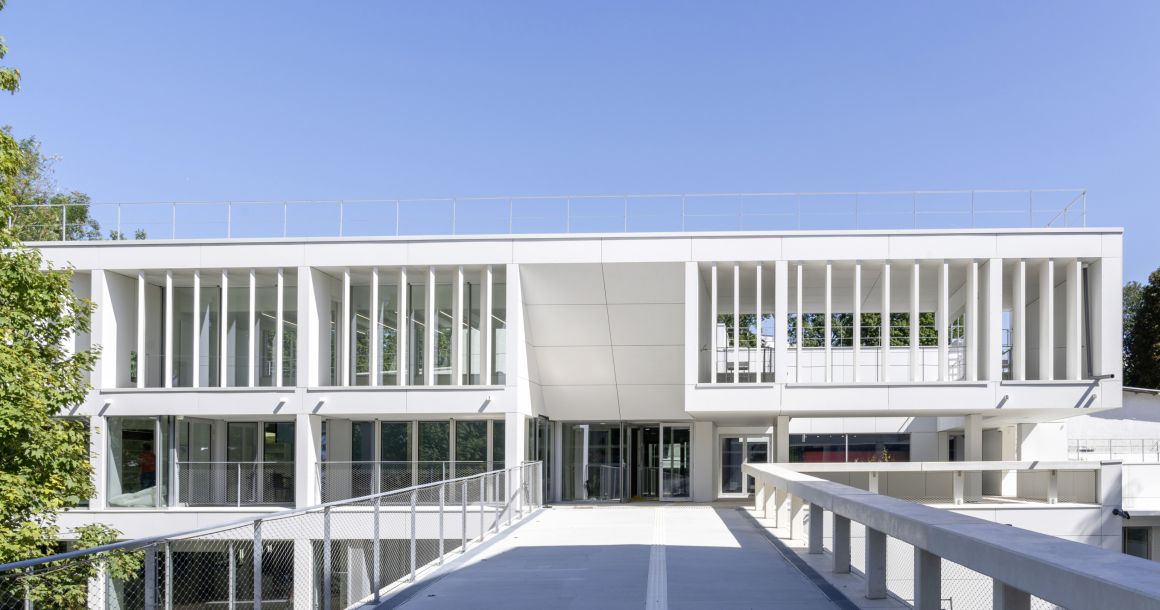 Le nouveau bâtiment prend place dans une promenade architecturale également conçue comme un lieu de vie. 