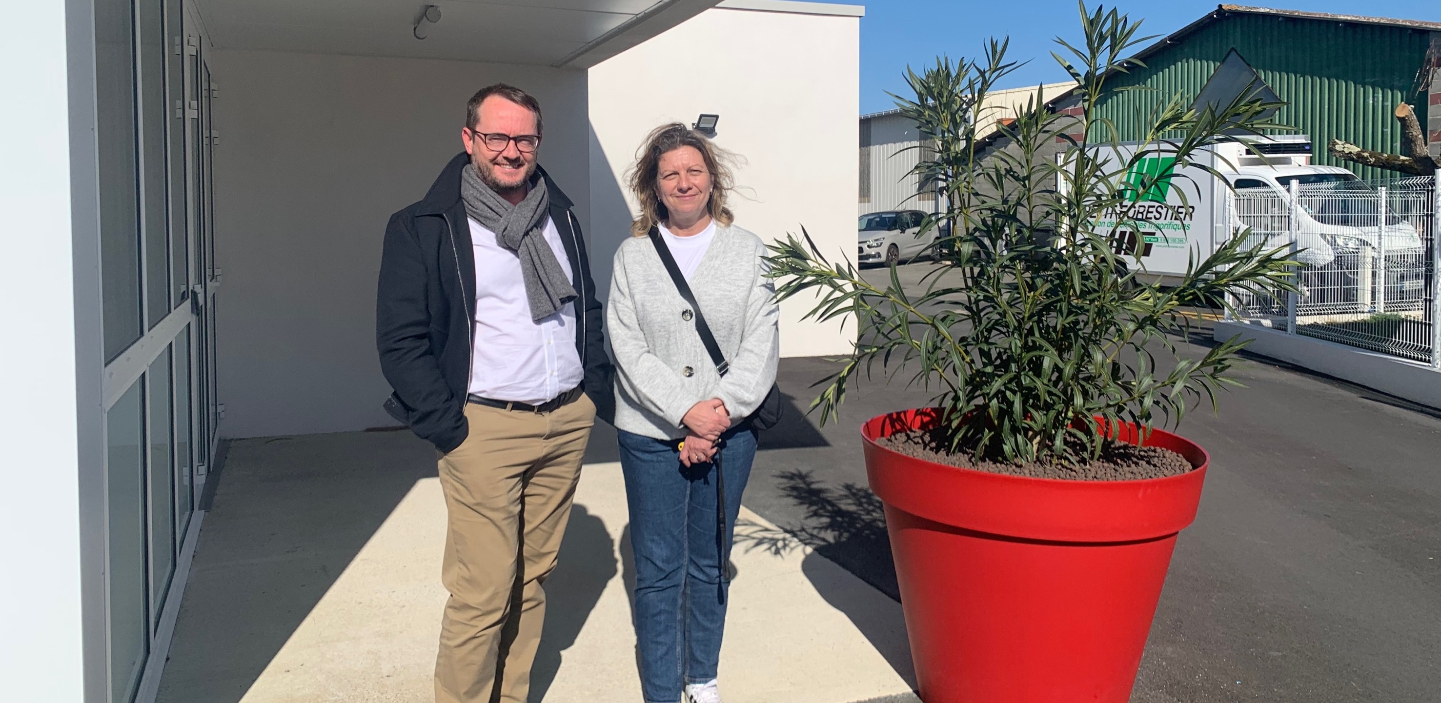 Olivier Godon (Albareil) et Myriam Grioche (Mairie de Castelginest) nous ont présenté la nouvelle cuisine centrale de la commune, équipée par l'installateur.