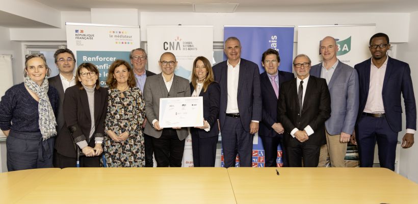 L’Ameublement français (Cathy Dufour), FCBA (Patrick Perier), l’Idet (Severine Pilverdier), le CNA  (Nathalie Leroy), le Médiateur des entreprises (Pierre Pelouzet) ont signé le lancement du guide.