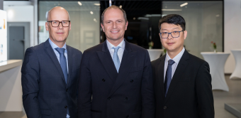 De gauche à droite :  Alexander Kaiss, senior vice-président de MBT Climate, Stefano Bellò, président de MBT Climate, et Kobe Peng, vice-président de MBT Climate.