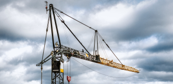 Les grues de la Série K sont conçues pour répondre aux défis complexes des chantiers modernes et s'imposent comme des références incontournables dans le secteur de la construction.