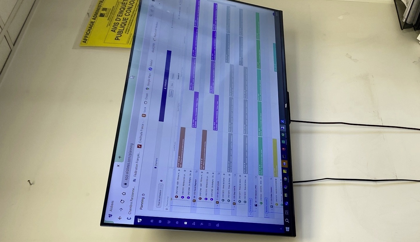 Le planning des travaux est visualisé à l'écran. 