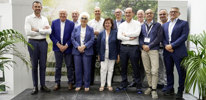 Inauguration de l'usine électronique d'Arcevia, en Italie