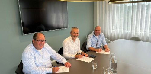 De gauche à droite : Marc Voets, Joti Hakkert (SPIE) et Peter Donkers, 