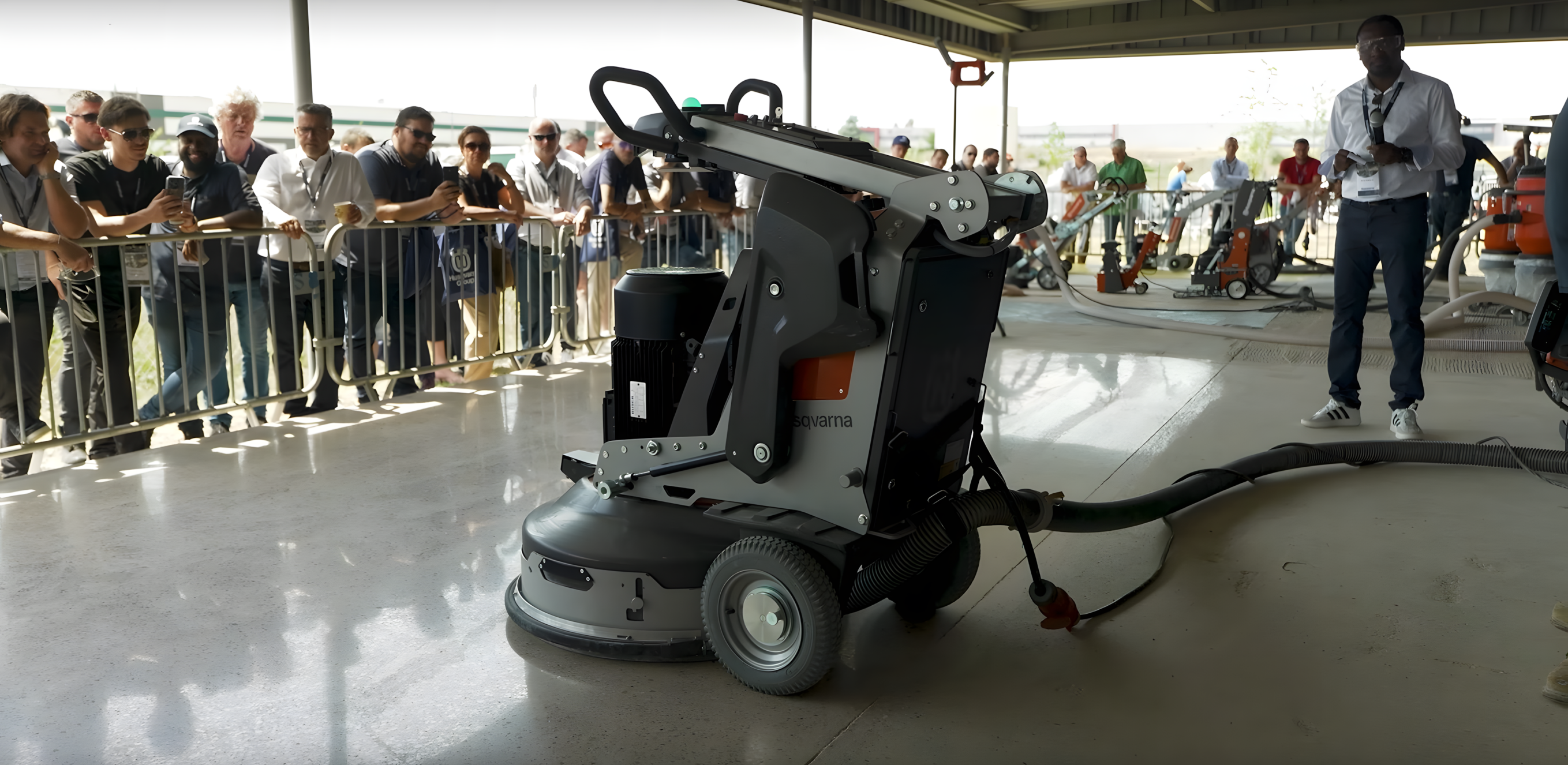 La nouvelle surfaceuse semi-autonome Autogrinder a été présenté en avant-première durant les journées portes ouvertes des 12 et 13 juin.