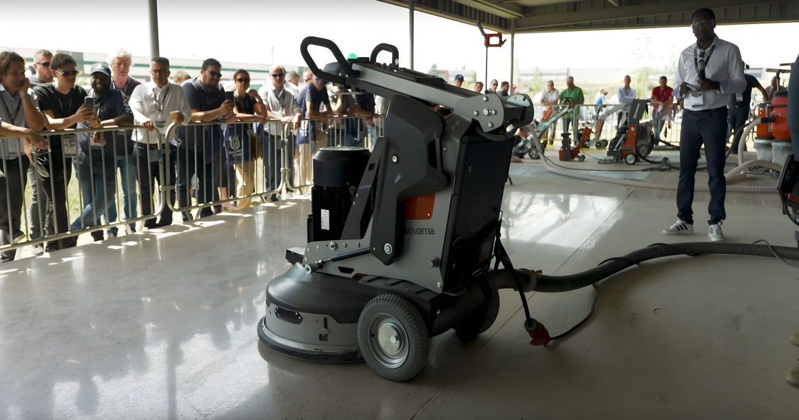 La nouvelle surfaceuse semi-autonome Autogrinder a été présenté en avant-première durant les journées portes ouvertes des 12 et 13 juin.
