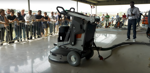 La nouvelle surfaceuse semi-autonome Autogrinder a été présenté en avant-première durant les journées portes ouvertes des 12 et 13 juin.