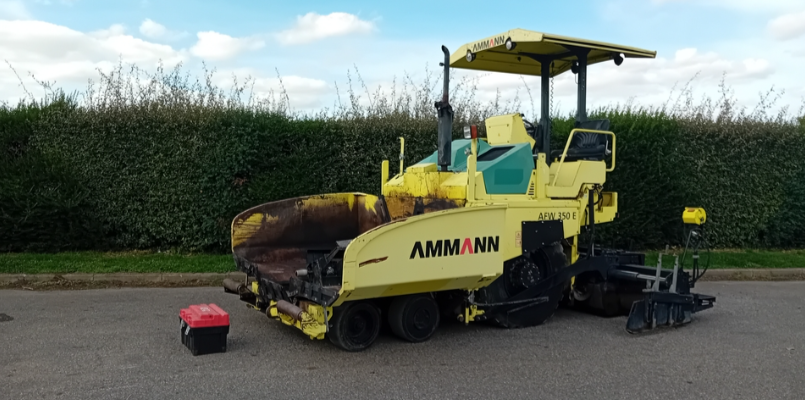 Parmi les matériels routiers proposés à la vente, ce finisseur Ammann AFW, dont le prix de départ est fixé à 24 500 euros.