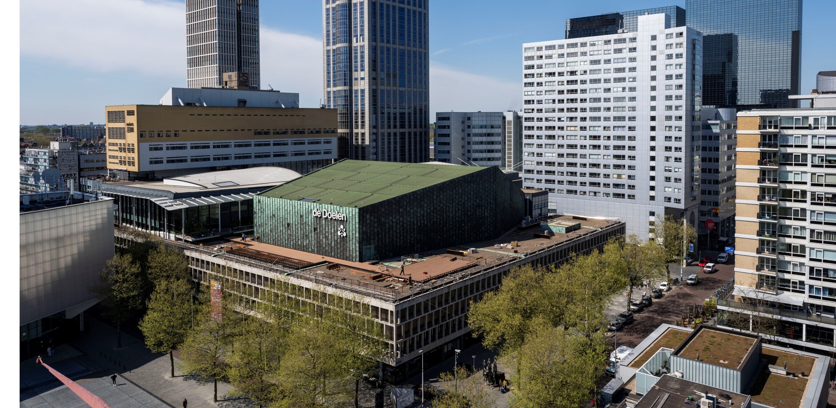 Le besoin de rénovation de l'étanchéité de la toiture du bâtiment a été l'occasion de lancer les réflexions autour de l'usage de sa toiture. 