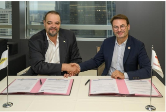 De gauche à droite, PierreVanstoflegatte, directeur général du groupe Colas et Bernard Pinatel, directeur général Marketing & Services de TotalEnergies.