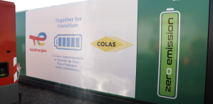 Des batteries électriques de 2,4MWh de capacité, en remplacement des groupes électrogènes,ont été mises en place, notamment pour alimenter les bases vies.