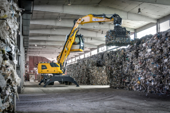 Le standard France de la LH 18 est équipé d'un châssis de 2 550 mm, avec des stabilisateurs à l'arrière et à l'avant, d’une flèche droite de 5,20 m de long et un balancier de 3,70 m de long, avec un grappin de tri Liebherr SG 20B