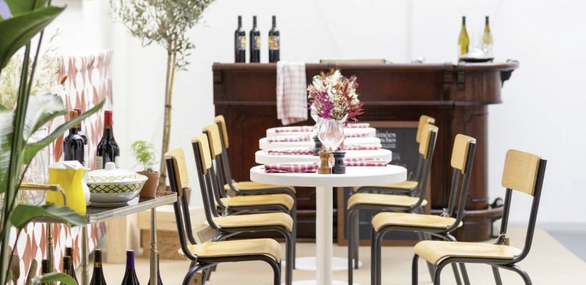 Aménagement d'espaces en mobiliers réemployés ou reconditionnés.